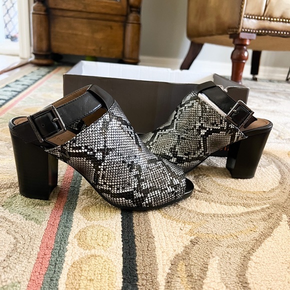 New in Box Vionic Kaia Snake Stacked Heel - Picture 5 of 5